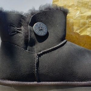 UGG Mini Bailey Button Boot size 9 [black]